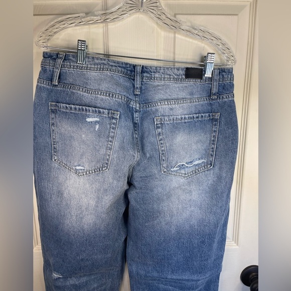 Flamingo high rise distressed light wash jean. Size Large - Picture 10 of 11
